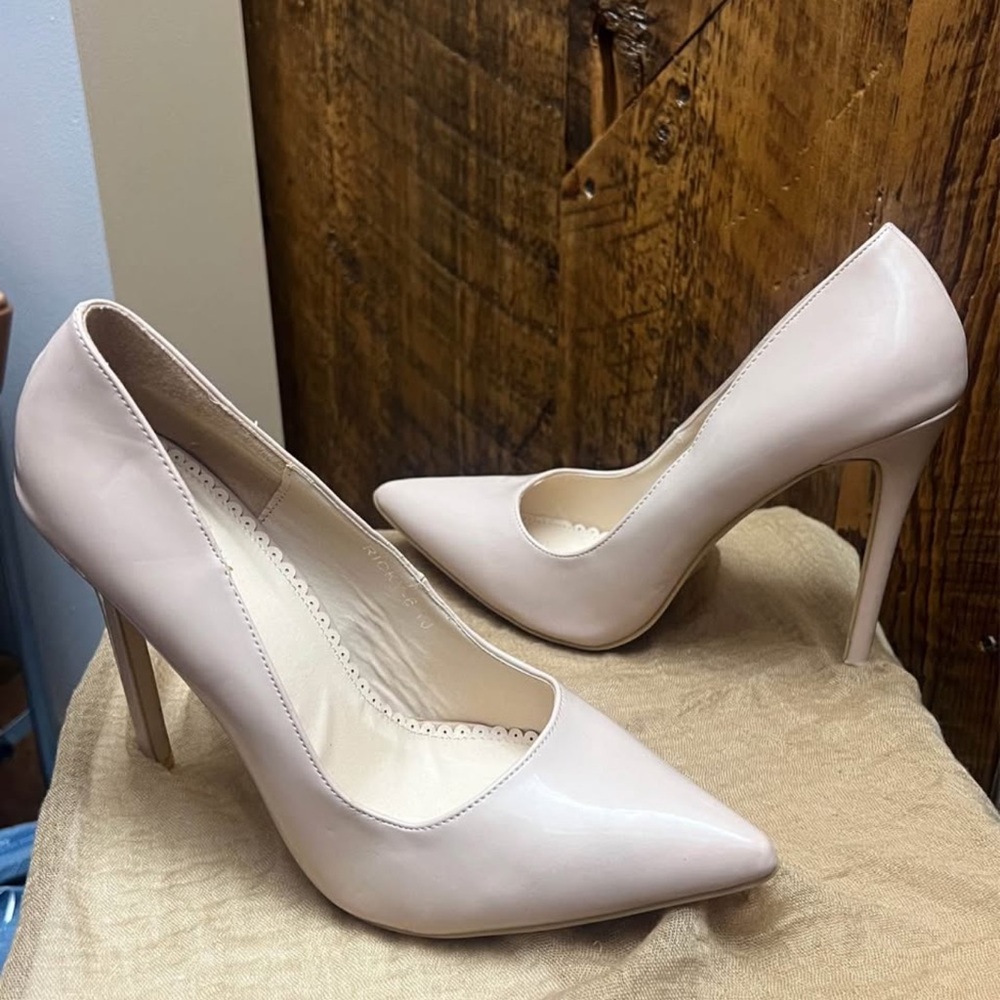 SOLD Source Unknown Nude Heels